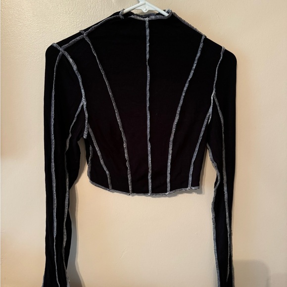 Black and white crop top - Picture 3 of 3